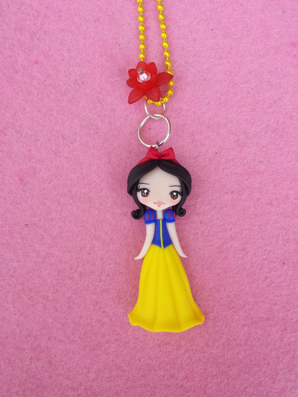 Colar argila polimérica Branca de Neve, fimo