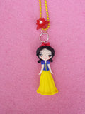 Colar argila polimérica Branca de Neve, fimo