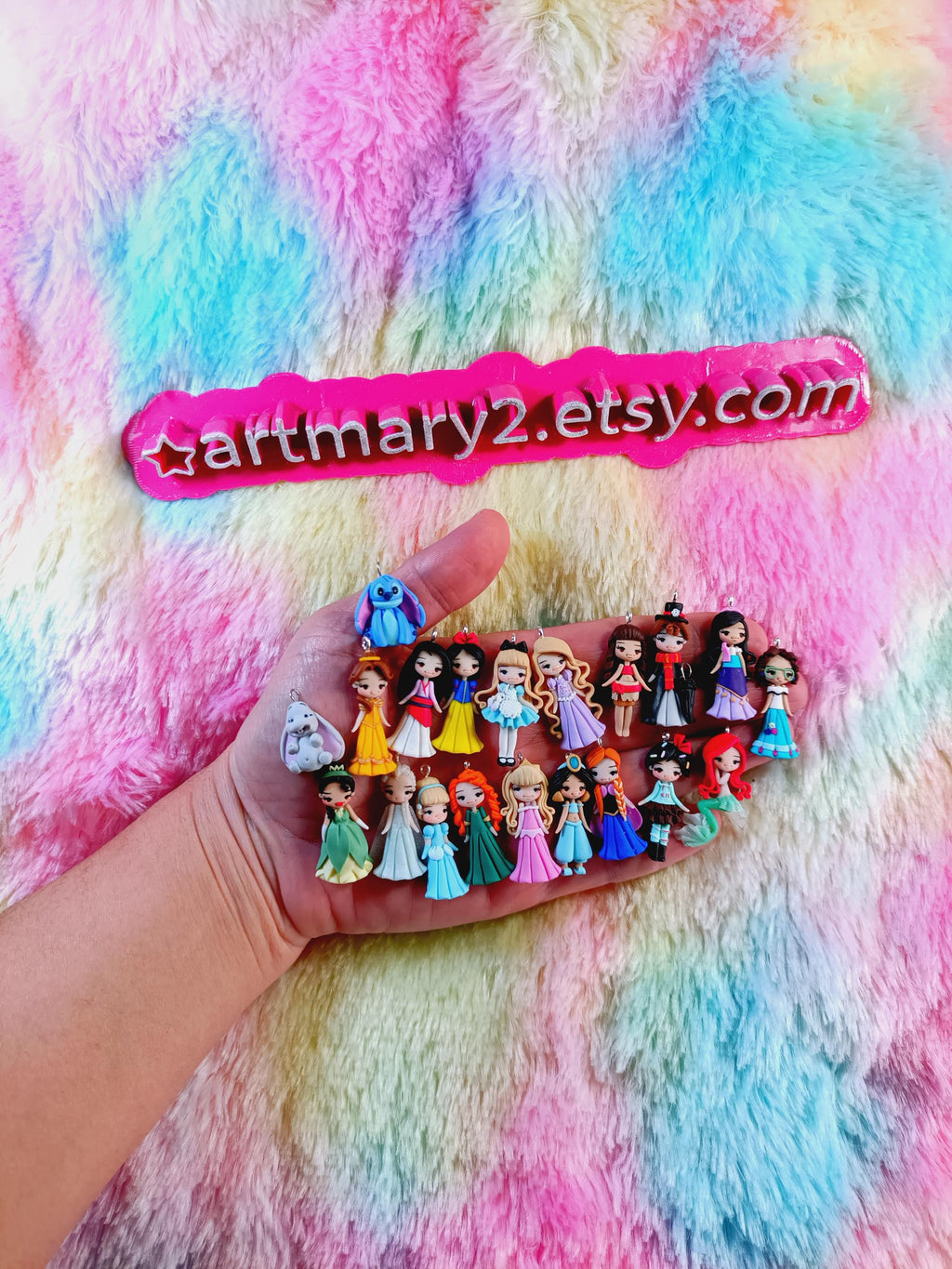 Pulseira com princesas da Disney em fimo, argila polimérica.