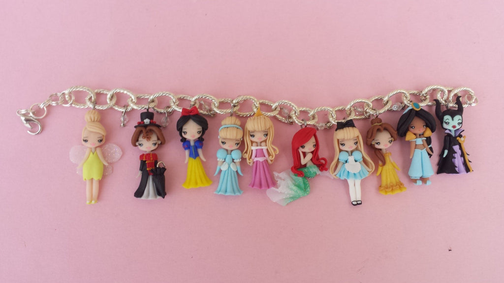 Pulseira com princesas da Disney em fimo, argila polimérica.