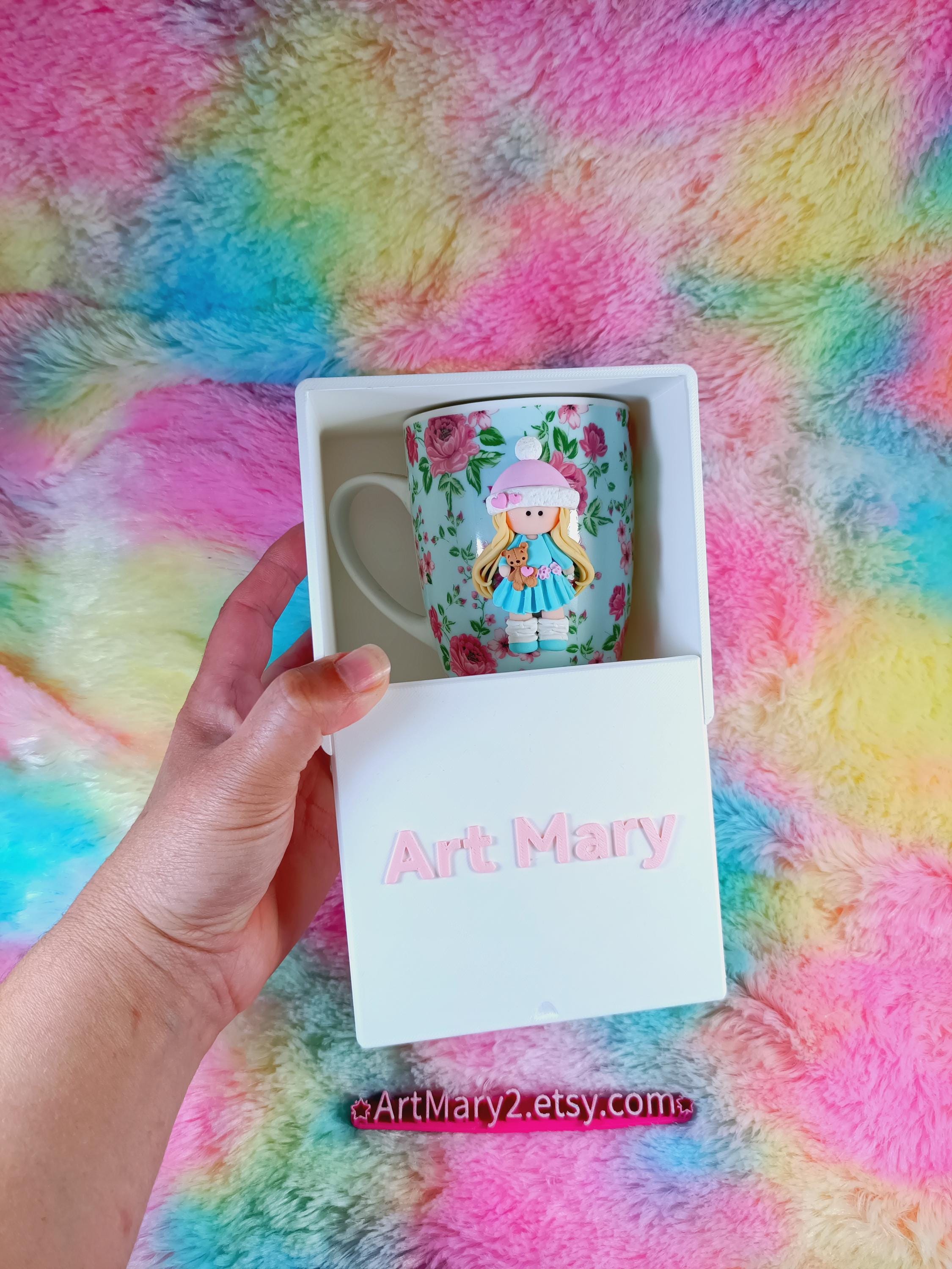 Caneca de boneca russa em fimo, argila polimérica
