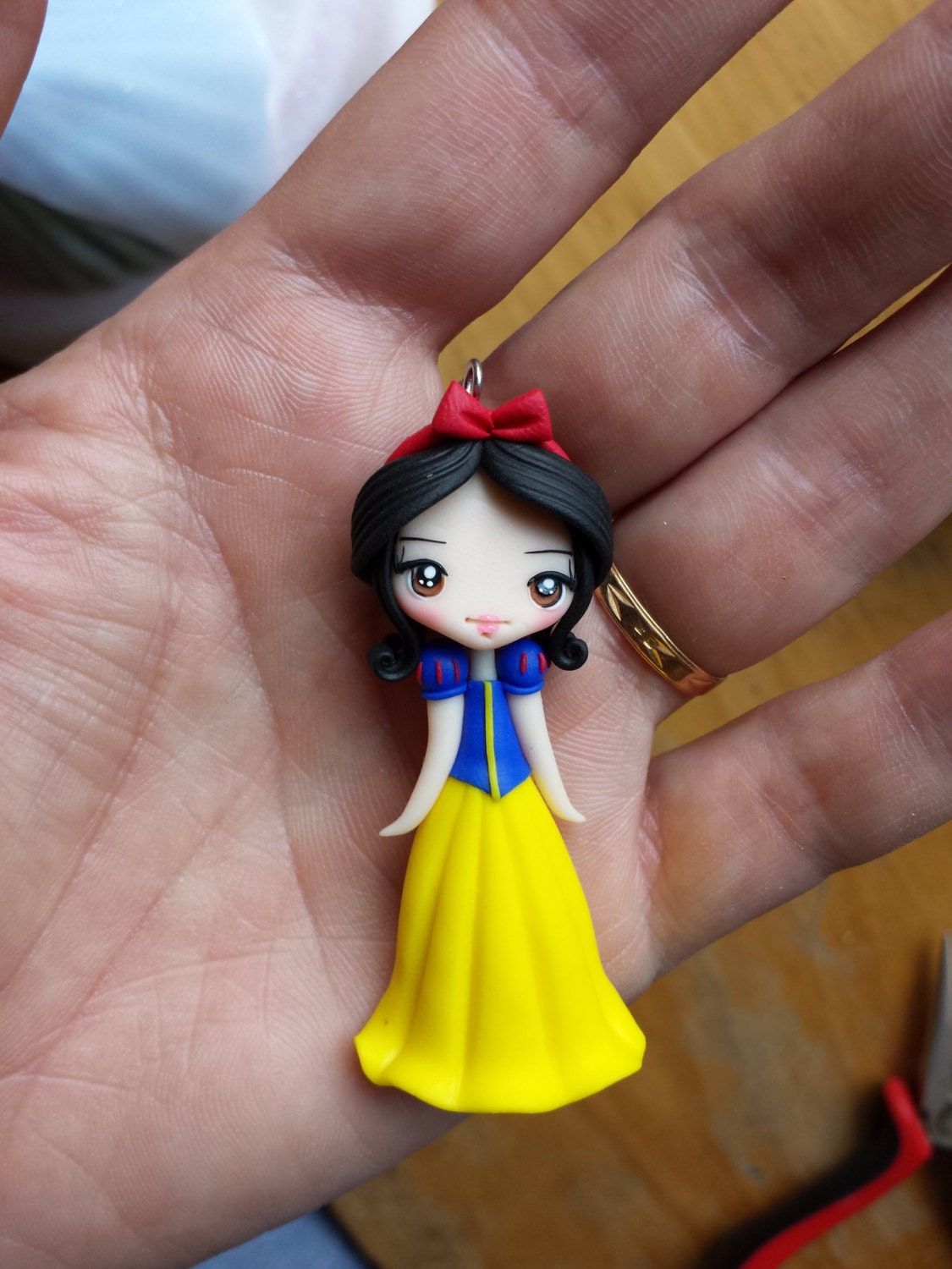 Colar argila polimérica Branca de Neve, fimo