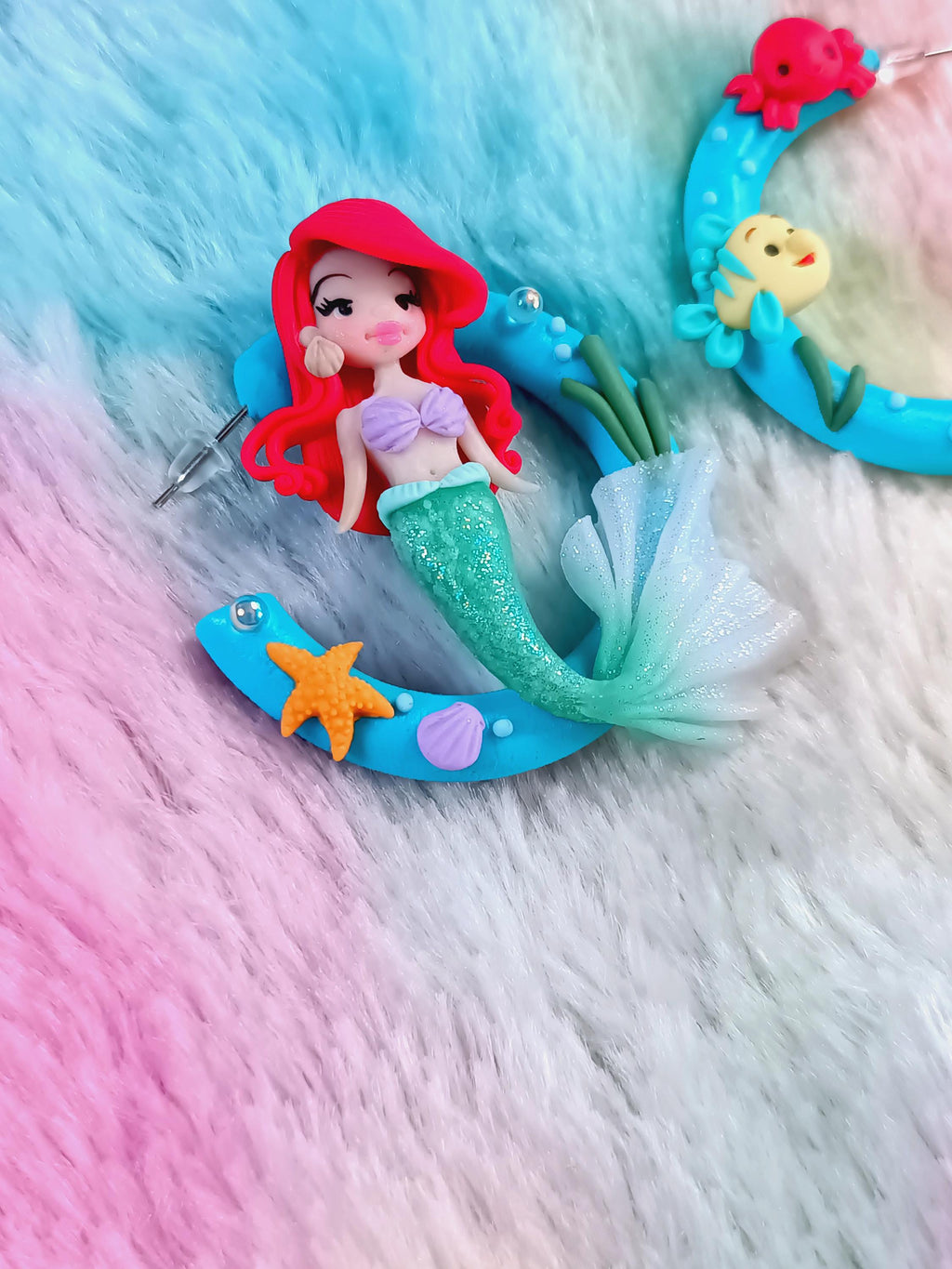Brincos de Argola em Fimo com Ariel e muito mais – Bijuteria Artesanal, Brincos Leves, Acessórios Primavera/ Verão, Feito à Mão