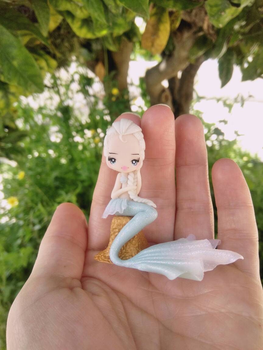 Estatueta de sereia elsa em fimo, argila polimérica