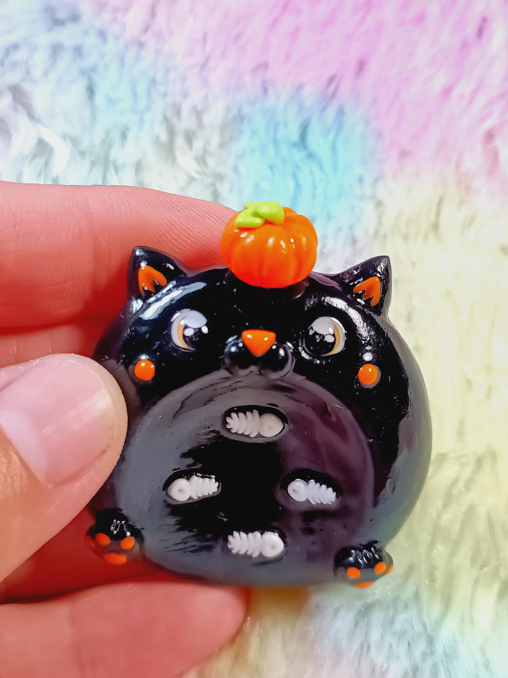 Pedra da Ansiedade Halloween, Gato Preto com Abóbora Giratória, Feita à Mão, Pedra Calmante 4,5 cm, Arte Terapêutica