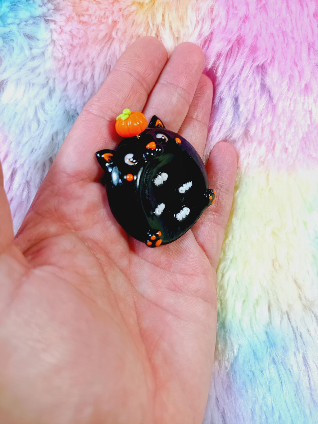 Pedra da Ansiedade Halloween, Gato Preto com Abóbora Giratória, Feita à Mão, Pedra Calmante 4,5 cm, Arte Terapêutica