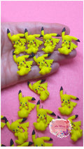 Pingentes de Pikachu feitos de argila polimérica, Fimo.