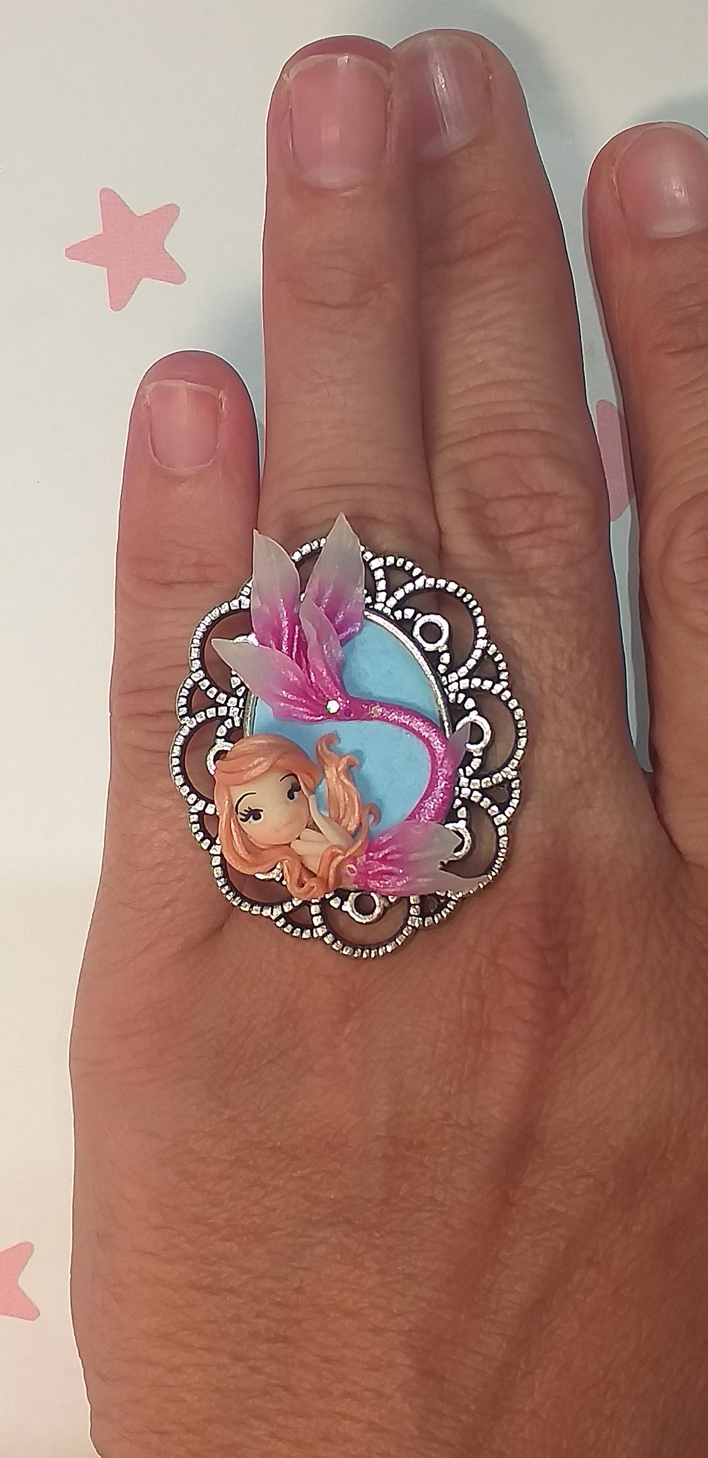 Anel com sereia rosa em fimo, argila polimérica