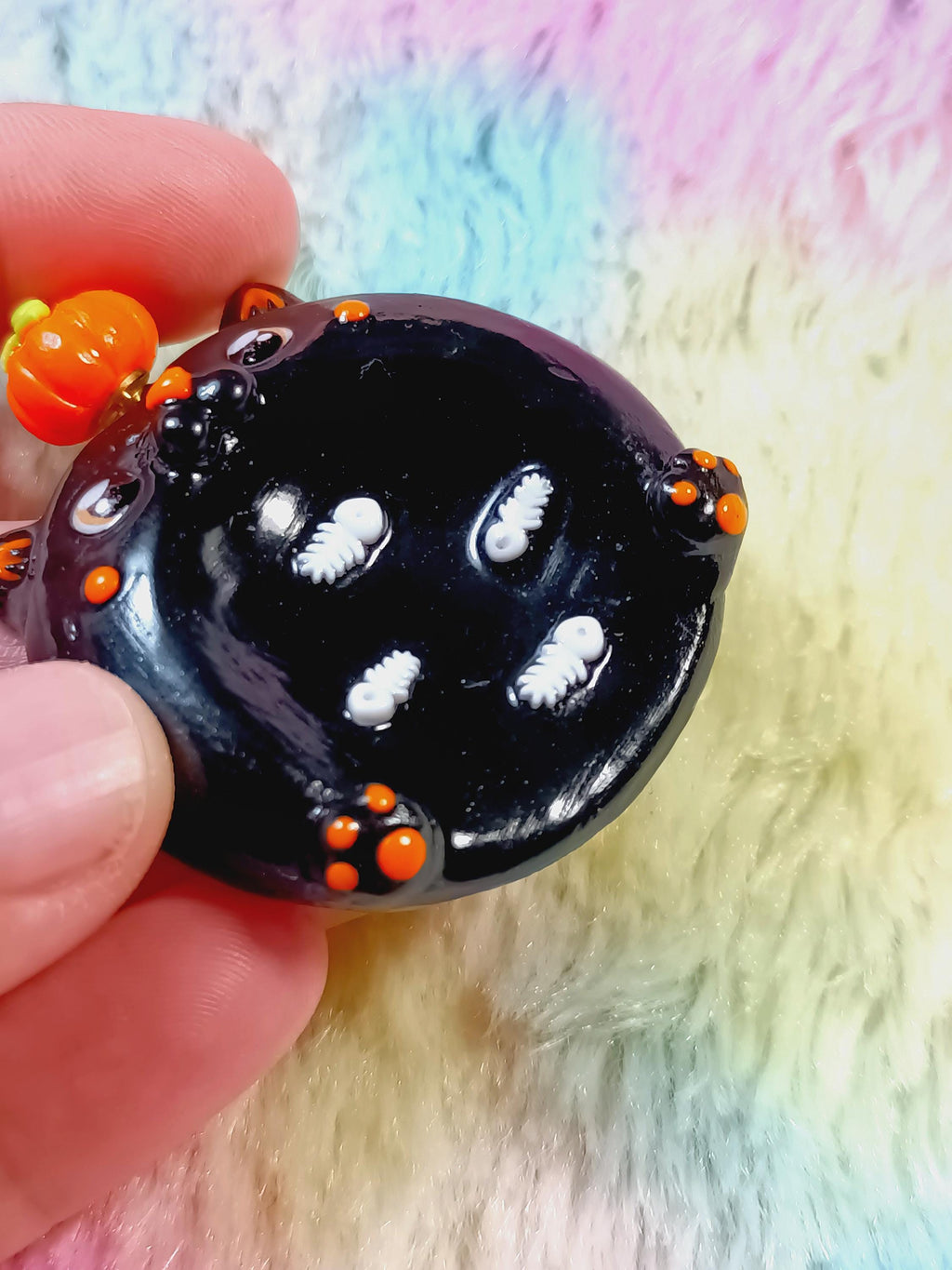 Pedra da Ansiedade Halloween, Gato Preto com Abóbora Giratória, Feita à Mão, Pedra Calmante 4,5 cm, Arte Terapêutica