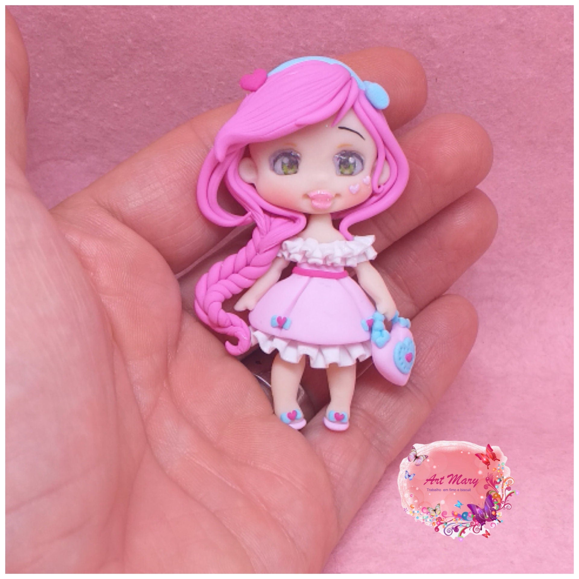 amuleto de menina com bolsa de cerâmica plástica, fimo